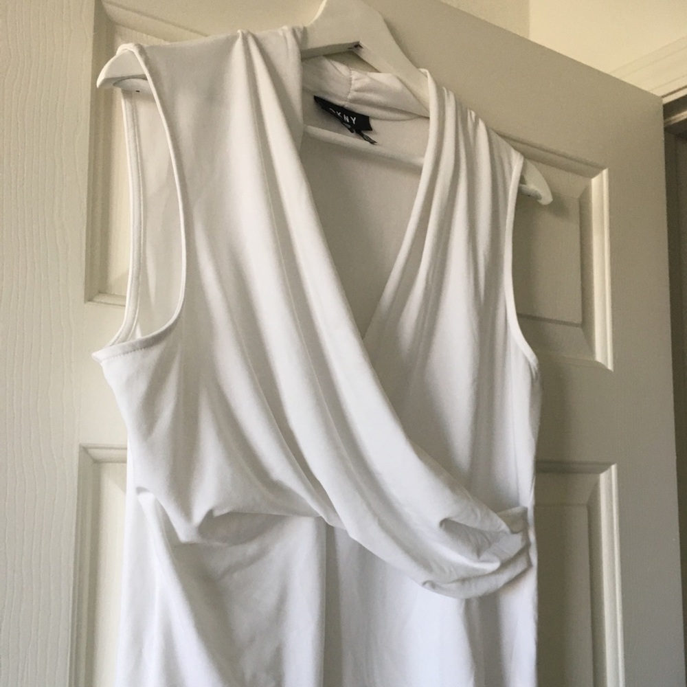 White no sleeves top
